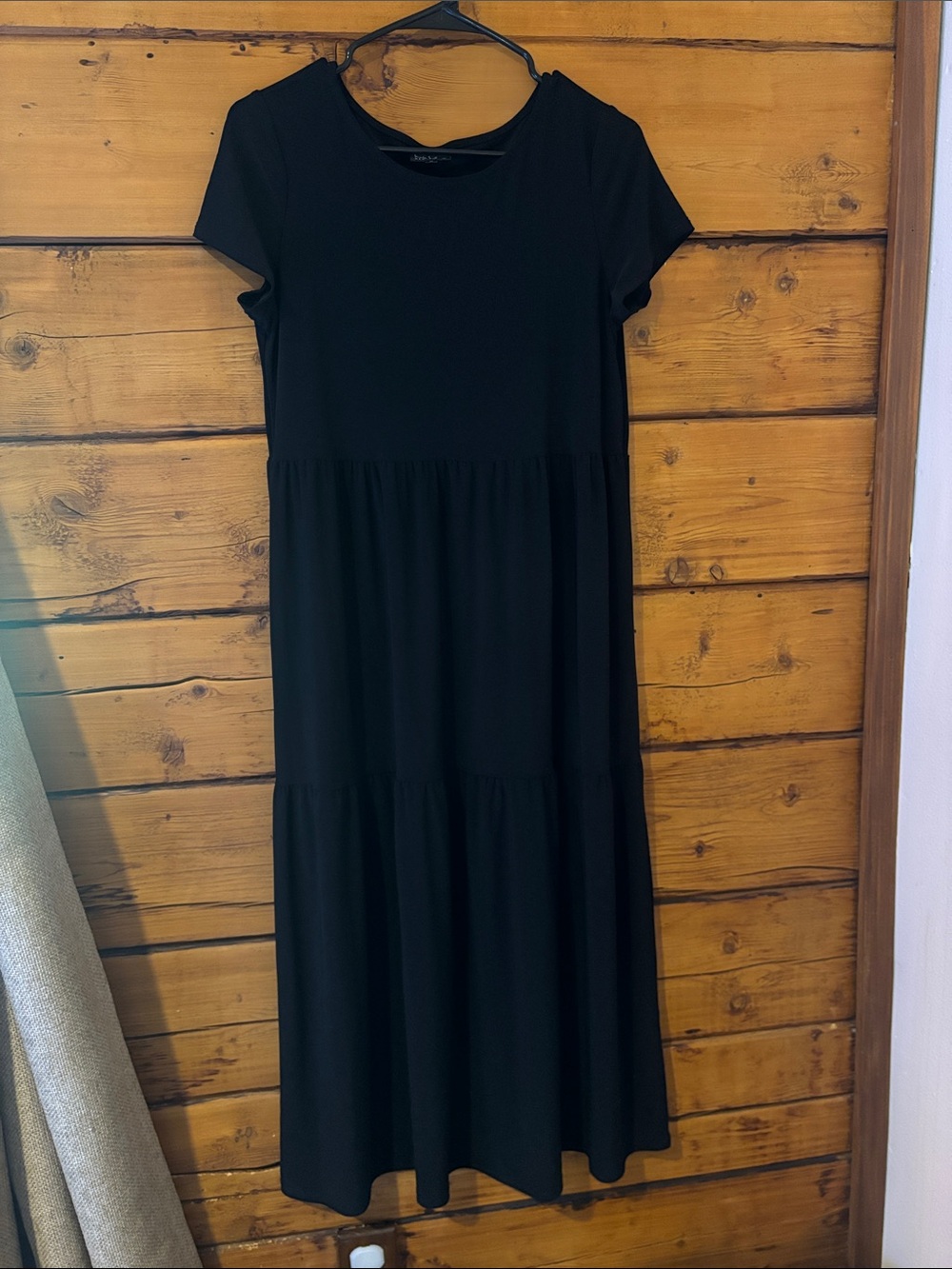 Black Short-Sleeve Tiered Maxi Dress - Classic Everyday Style
